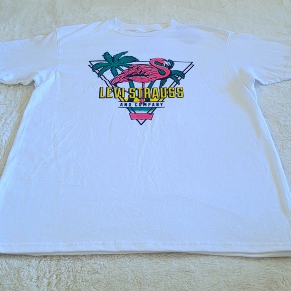 Levi's Flamingo🦩 Graphic Tee👕 - NWT - Picture 9 of 11
